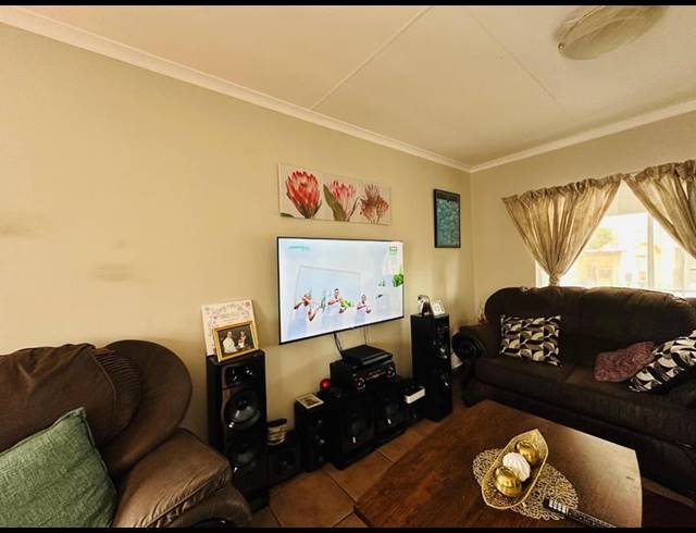 2 BEDROOM APARTMENT FOR SALE IN CASTLEVIEW